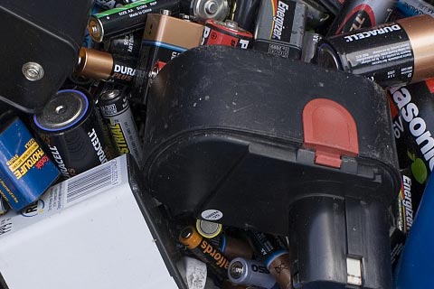 哈尔滨UPS蓄电池多少钱一斤回收,报废电池回收公司